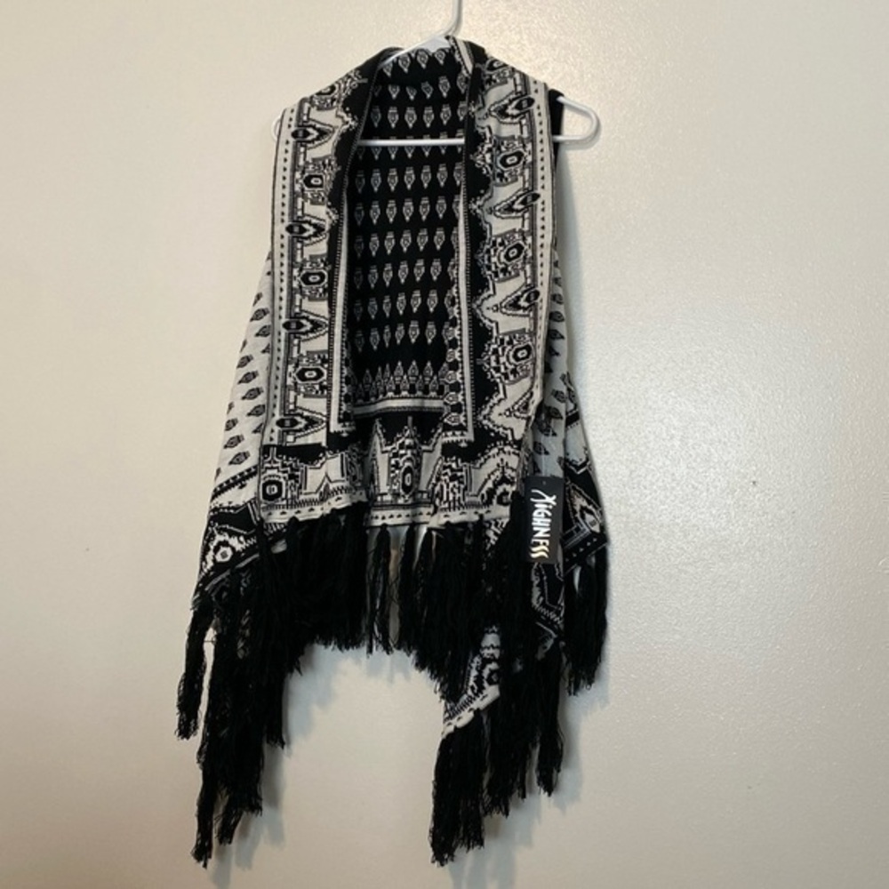 Highness Poncho Cape cardigan One Size blk and white  Open Front Tassel …